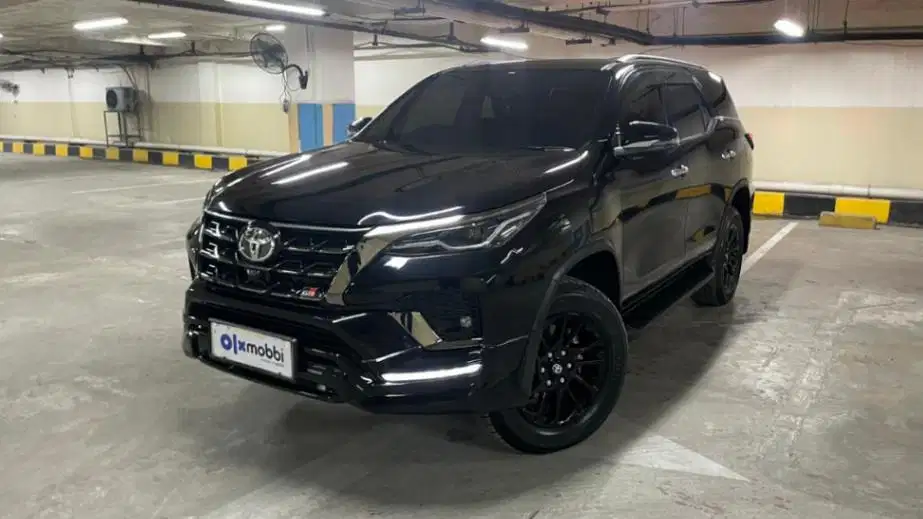 Toyota Fortuner 2.8 4x2 GR Sport DSL Solar-AT 2022 Hitam