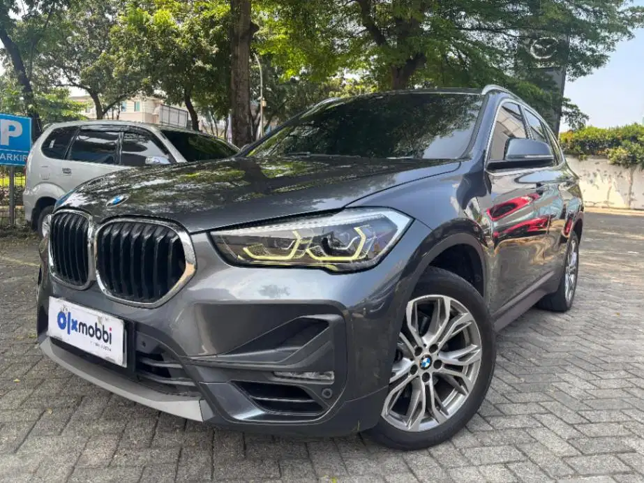 BMW X1 1.5 sDrive18i Bensin-AT 2021 Abu-Abu