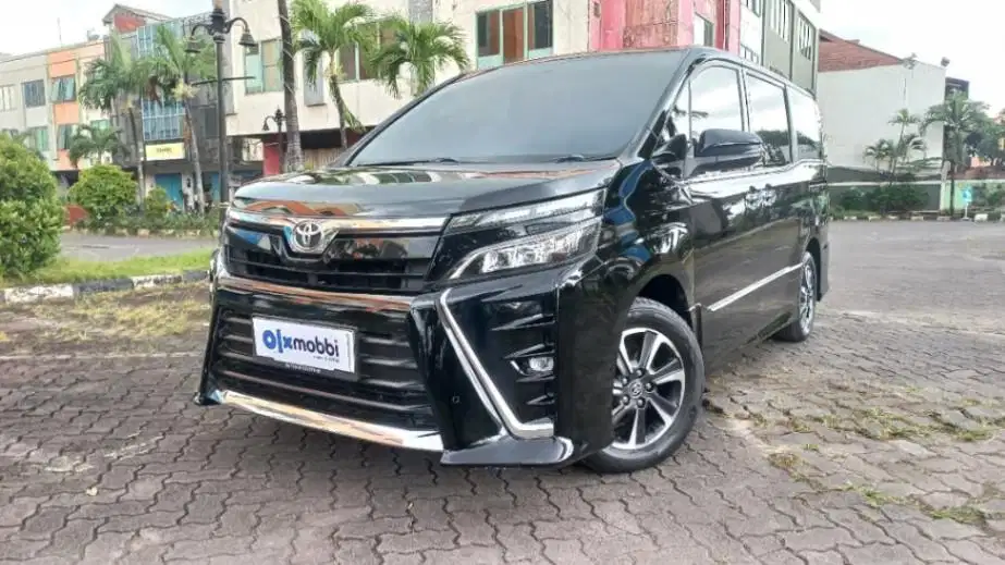 Garansi 1 Th - Toyota Voxy 2.0 Bensin AT 2020 Hitam