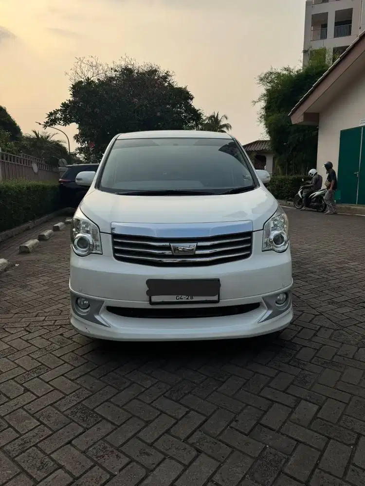 2013 Toyota NAV1 mulus low KM