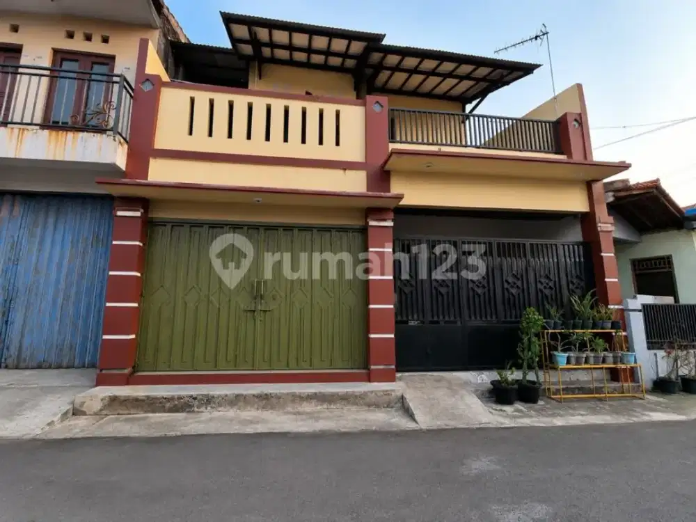 Rumah 2 Lantai Pusat Kota Dekat Sekolah Bias