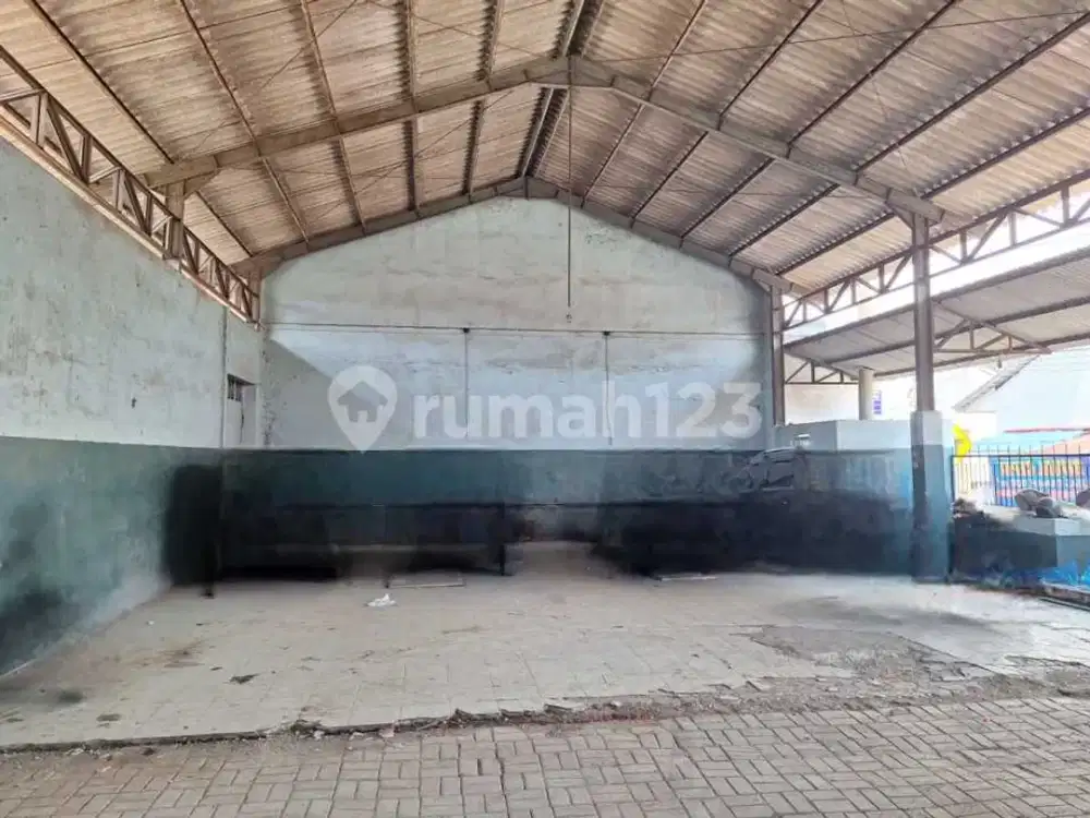 Gudang Terbuka di Pusat Brebes