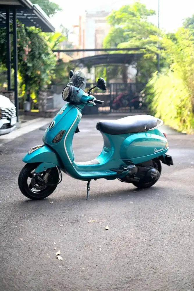 VESPA LX 150 2VIE TAHUN 2011