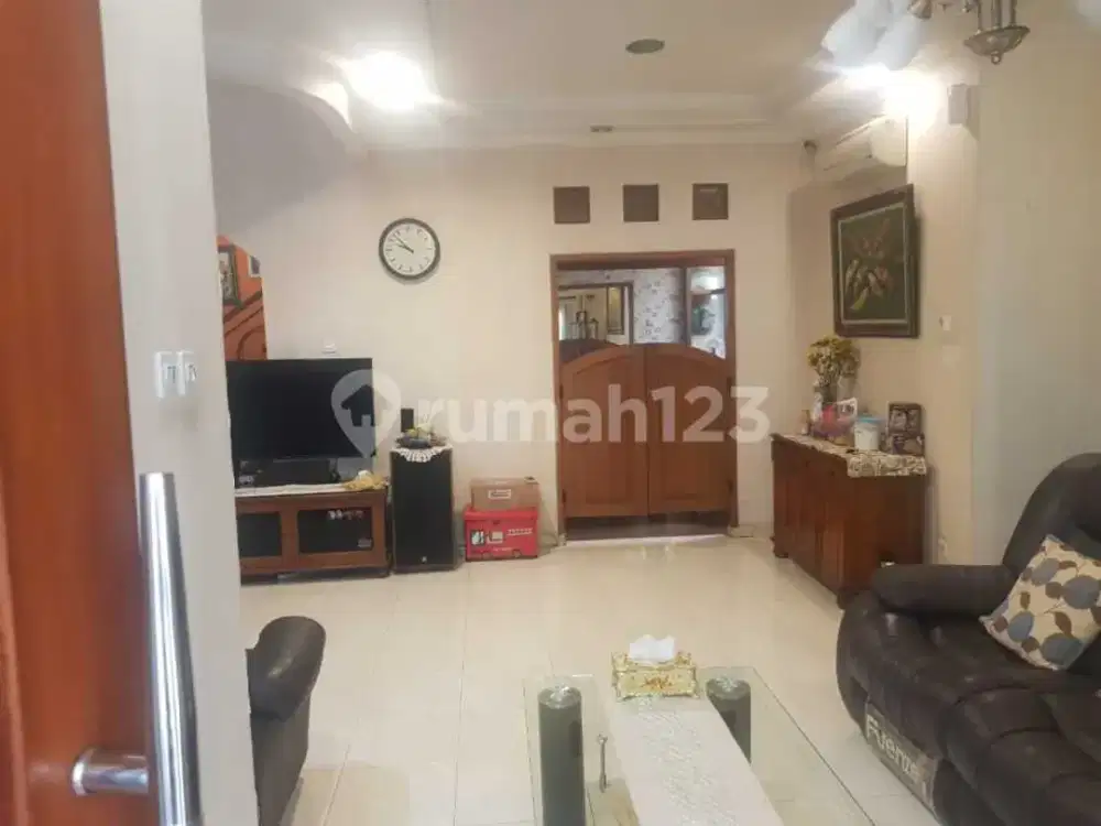 Rumah Nyaman Tenang Suasana Asri di Komplek Puri Bintaro Sektor 9, Tangerang Selatan