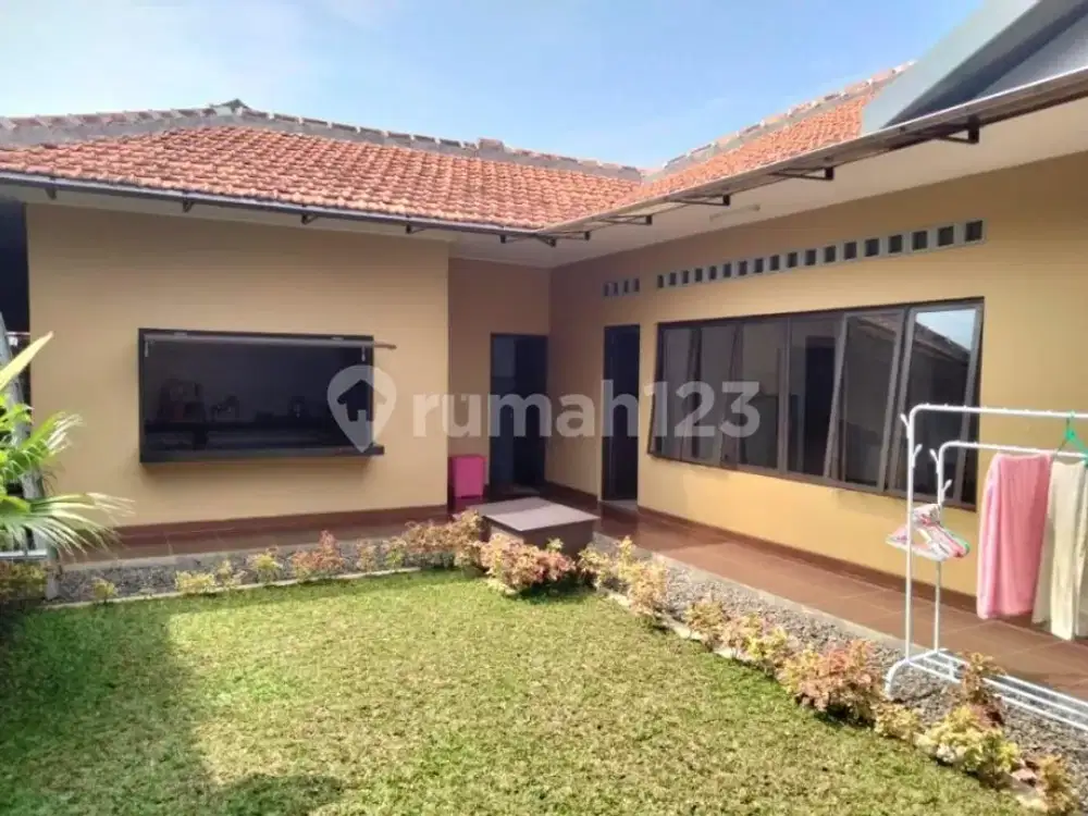 Rumah Asri Lokasi Strategis 4 BR Siap Huni di Petogagan, Kebayoran Baru - Jakarta Selatan