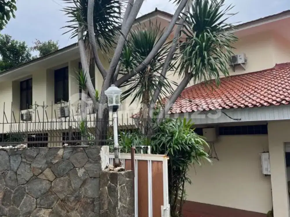Sewa Rumah Mewah Posisi Hook Siap Huni Lokasi Strategis di Kemang, Jakarta Selatan