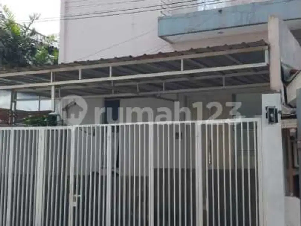 Rumah Indah Lokasi Strategis Dekat ke Lippo Mall Kemang dan Blok M di Cipete Utara - Jakarta Selatan