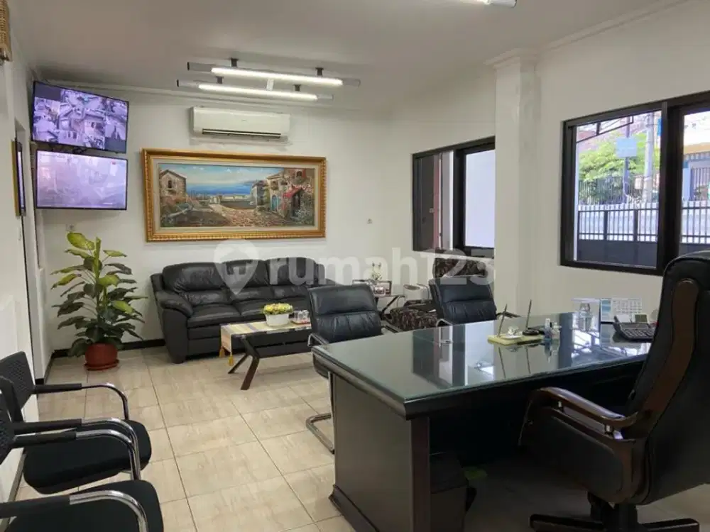Rumah/Gudang Siap Huni Bonus Kantor Lokasi Strategis Dekat MRT dan Busway Gajah Mada di Kerajinan, Jakarta Barat