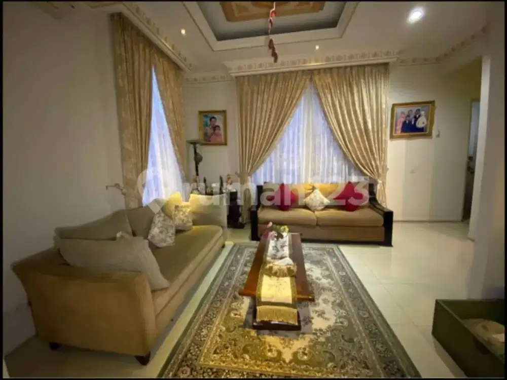 Rumah Mewah Classic Lokasi Premium Letak Strategis di Jagakarsa, Jakarta Selatan