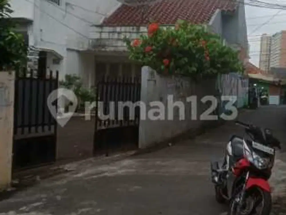 Rumah Lapang Siap Huni Lokasi Strategis di Kebagusan, Jakarta Selatan