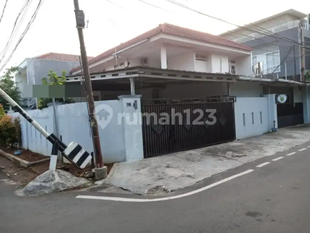 Rumah Bagus Posisi Hoek Siap Huni Lokasi Strategis di Kalibata, Jakarta Selatan