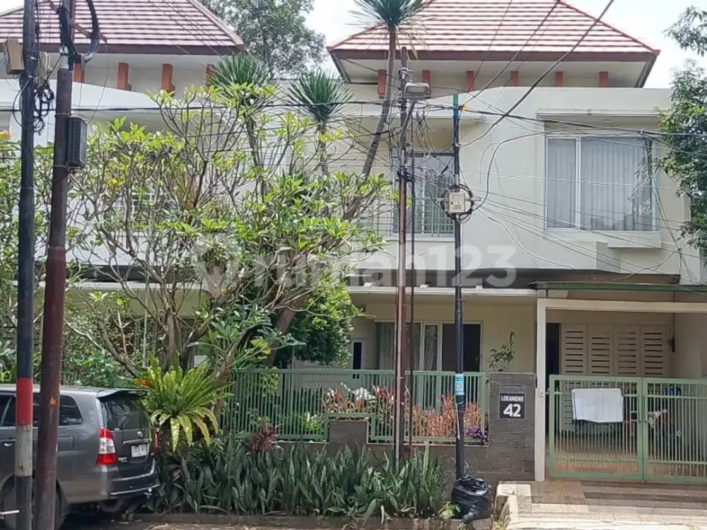 Rumah Exclusive Bangunan New Classic Eropa Lokasi Strategis di Kalibata Buncit Raya, Jakarta Selatan