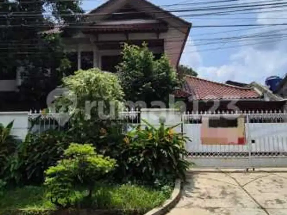 Rumah Nyaman 2 Lantai Suasana Asri Siap Huni di Pasar Minggu, Jakarta Selatan