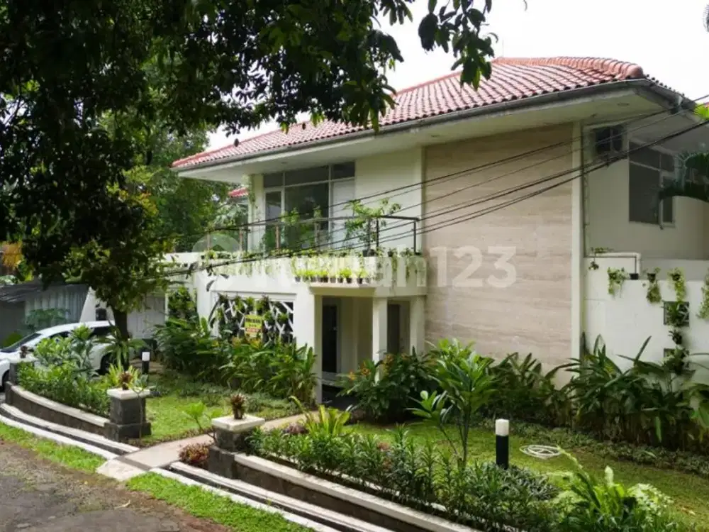Rumah Cantik 2 Lantai Ada Private Pool Lokasi Strategis di Cilandak, Jakarta Selatan