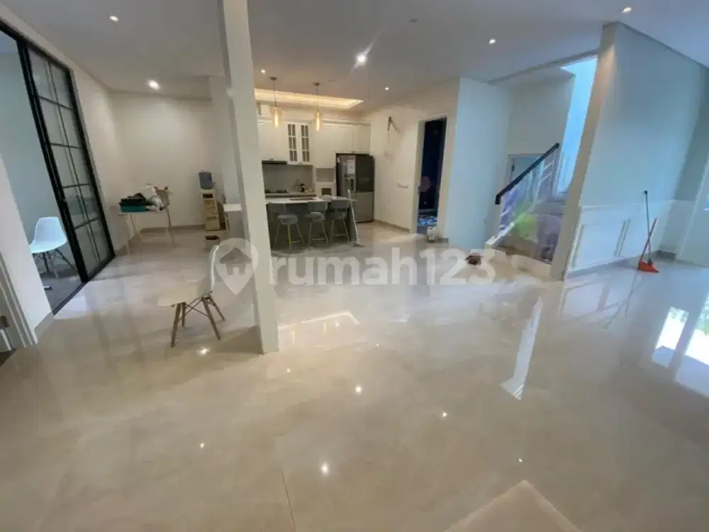 Rumah Cantik 2 Lantai Siap Huni Dalam Cluster Kawasan Elite di Eminent Bsd, Tangerang