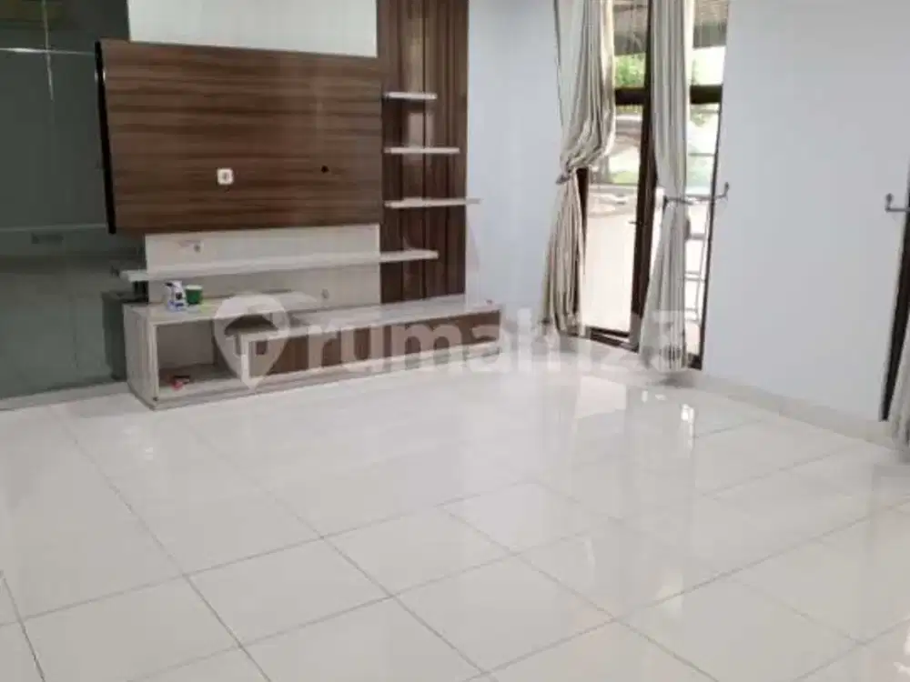 Dijual Rumah di Whelford Greenwich, BSD