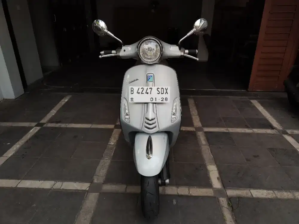 Vespa Primavera i-Get 2017 (NIK 2018) – Pajak Panjang, KM Low, Cat Ori