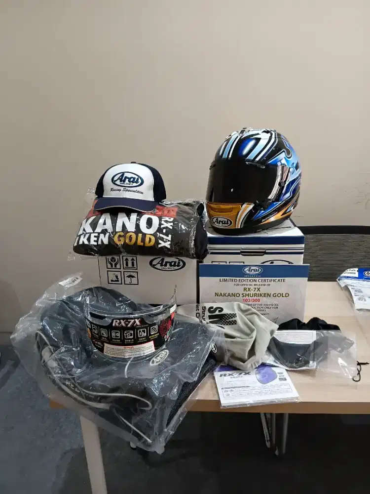ARAI RX-7X 
Nakano Shuriken GOLD
Size 57,58 (M)