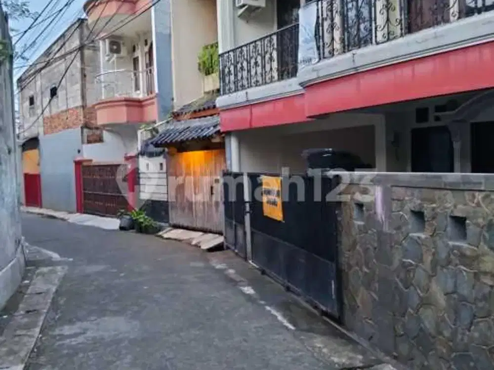 Rumah Cantik 2 Lantai Siap Huni Lokasi Strategis di Tebet Kebon Baru, Jakarta Selatan