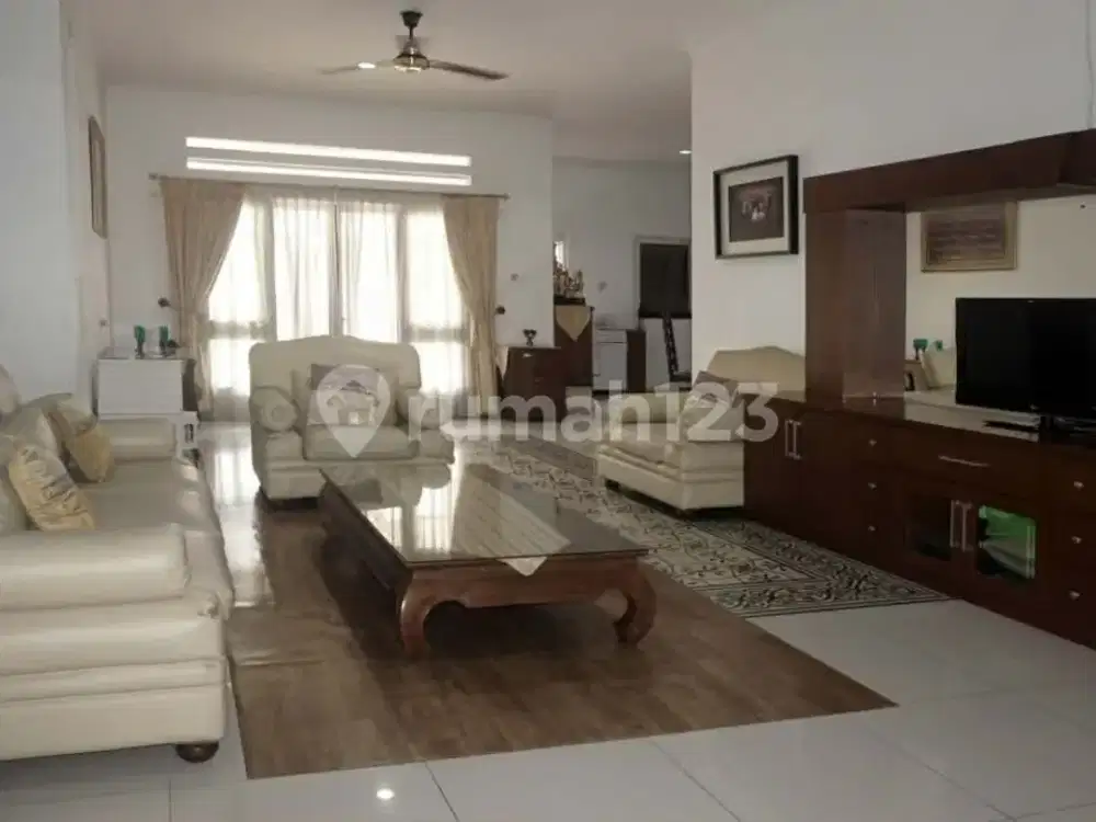 Rumah Bagus Lingkungan Asri Lokasi Strategis di Menteng, Jakarta Pusat