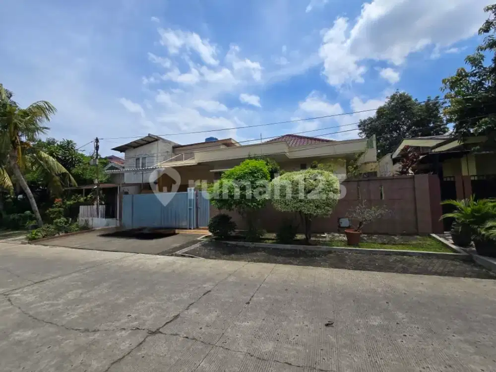 Jual Cepat Rumah Indah Lingkungan Asri Lokasi Strategis di Kebayoran Lama, Jakarta Selatan