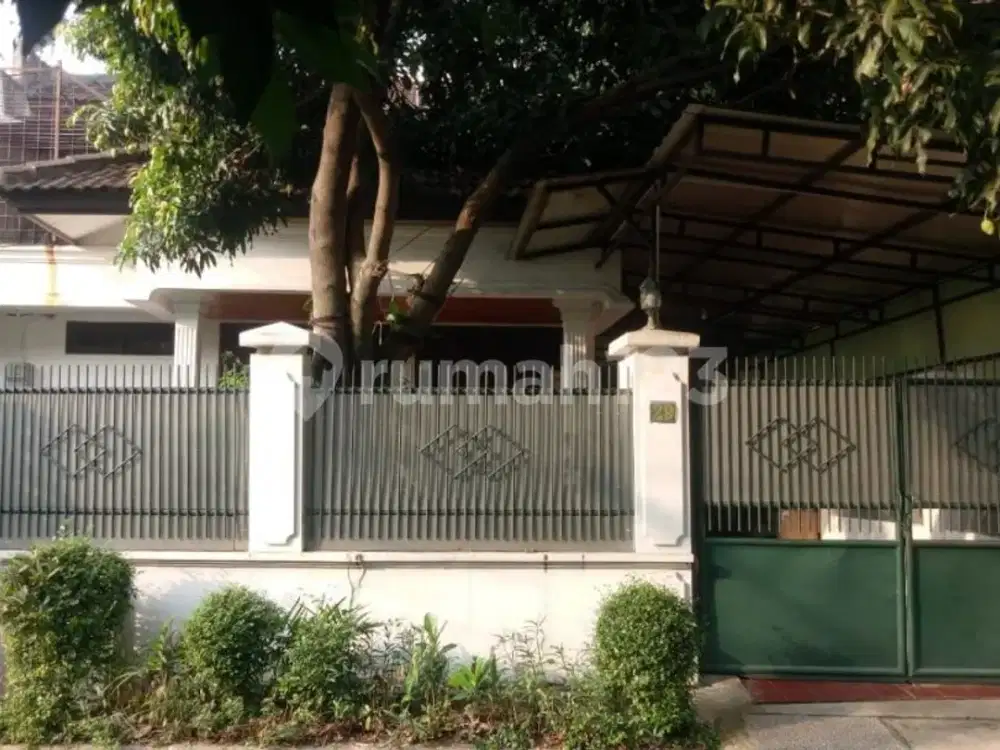 Rumah Asri Kawasan Premium Lokasi Strategis di Pondok Indah, Jakarta Selatan