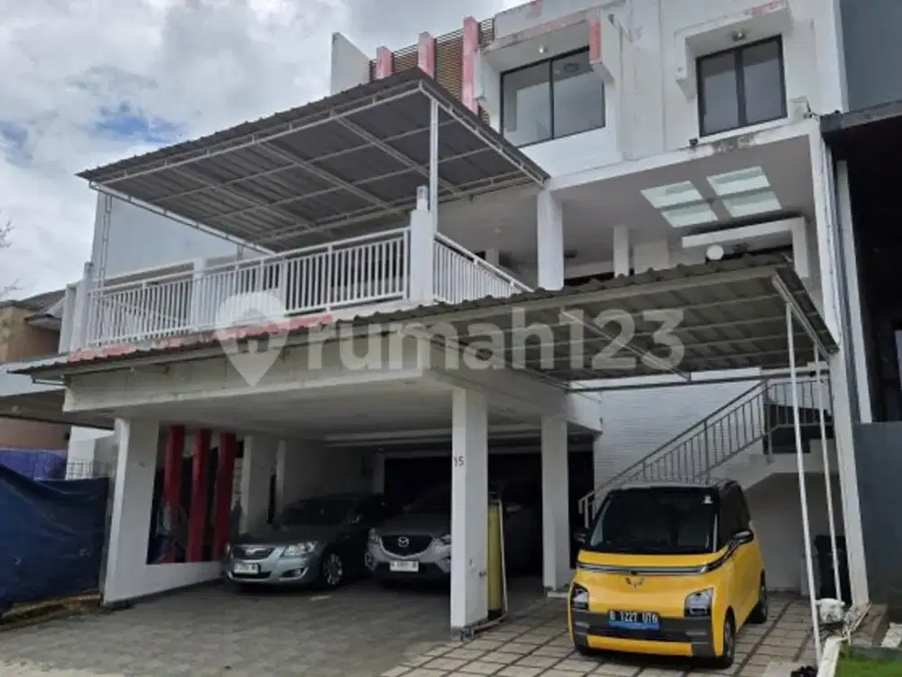 Rumah Bagus 3 Lantai Dalam Cluster di Sutera Onyx, Alam Sutera Tangerang