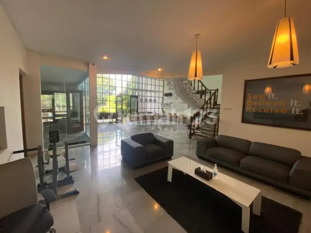 Sewa Rumah Mewah Cantik Luas Asri Siap Huni Lokasi Strategis di Kemang - Jakarta Selatan