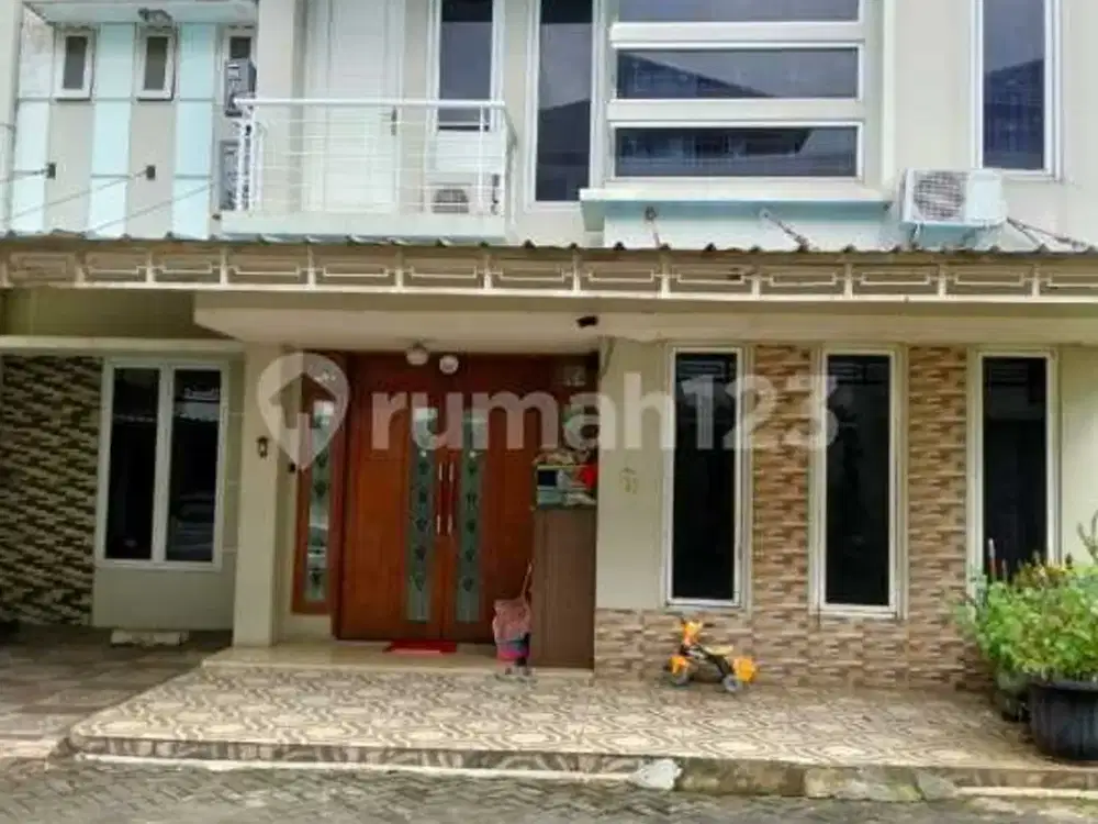 Rumah Bagus 2 Lantai Lokasi Strategis Akses Mudah Dekat Stasiun MRT di Jagakarsa, Jakarta Selatan