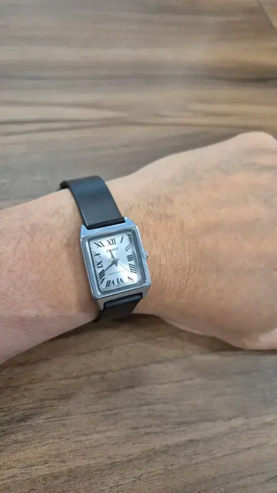 Casio LTP-V007D White Roman Bonus Strap Rubber Original Like New 99%