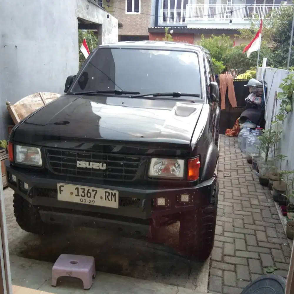 Isizu Panther Hi Sporty mobil kesayangan Kelurga