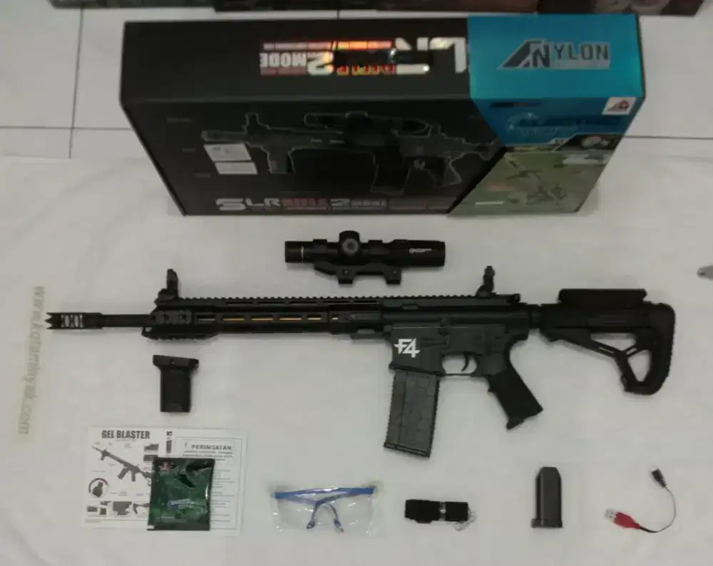 SLR. F4 DEFENSE WEIHUI WATER GEL BLASTER