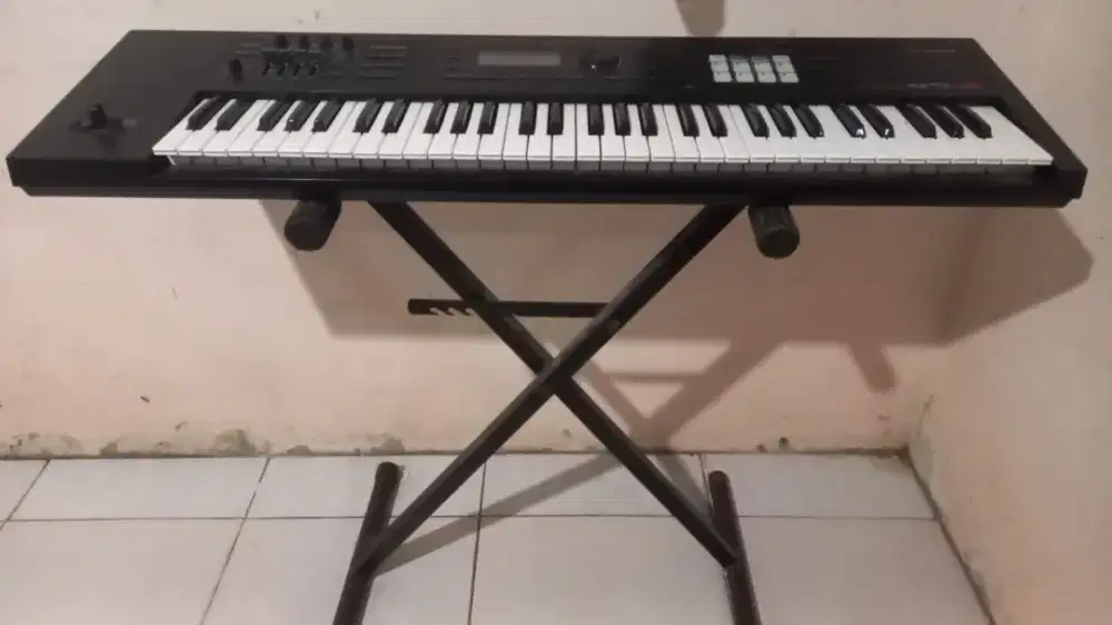 Roland X85-30 Expandable Synthesizer Keyboard Black