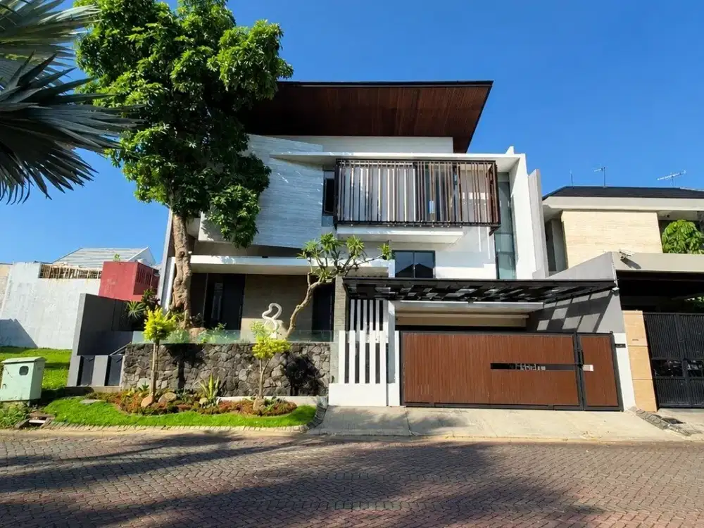 *RUMAH RAFFLES GARDEN CITRALAND UTAMA MINIMALIS MODERN SEMI FURNISH 3 LANTAI ROOFTOP DOUBLE WAY*