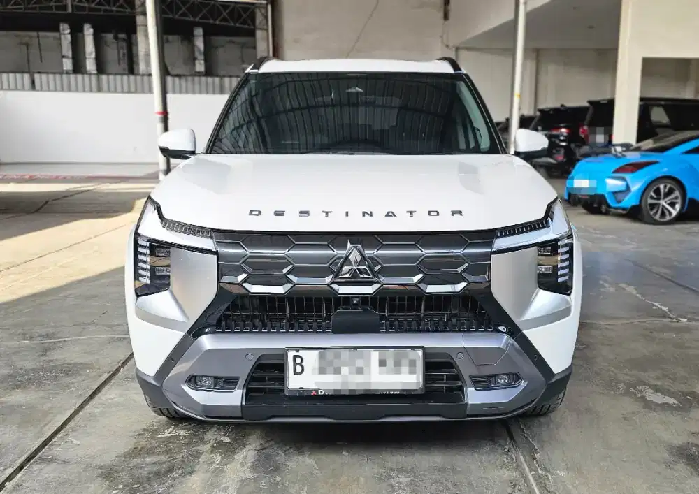 Baru 11rb Km Gres Mitsubishi Destinator Ultimate Premium AT 2025 Putih