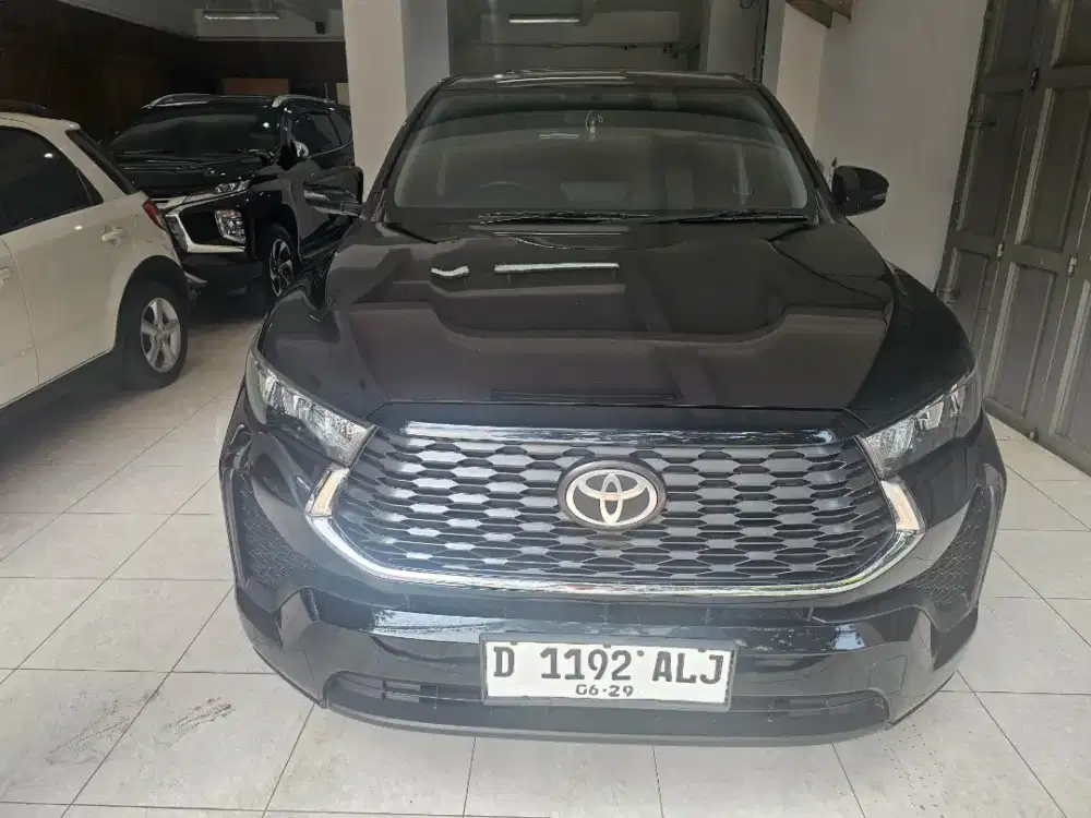 Toyota innova zenix g at 2024 hitam, km 61rb, service recore toyota