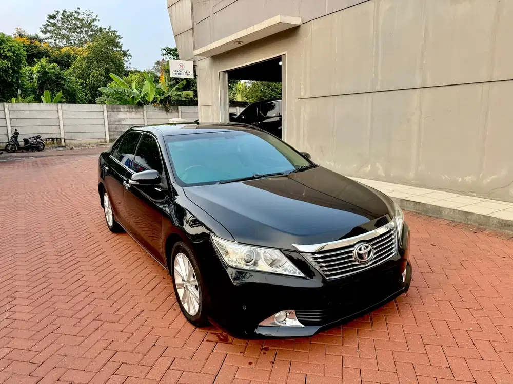Toyota Camry 2.5 V 2013 AT attitude black