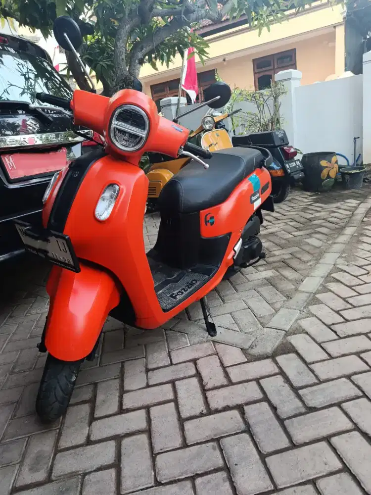 Yamaha fazzio Hybrid connected Orange