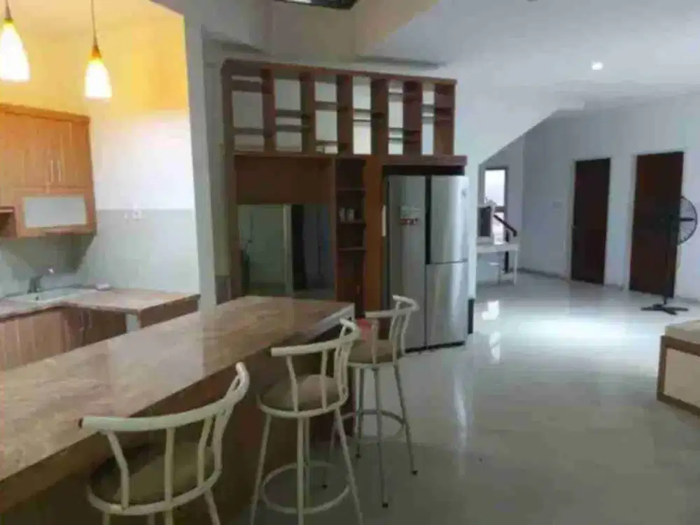 Rumah cantik di Cluster Lebak bulus di jual cepat