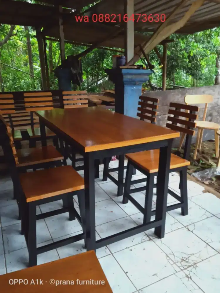 Meja kursi cafe dan warung makan