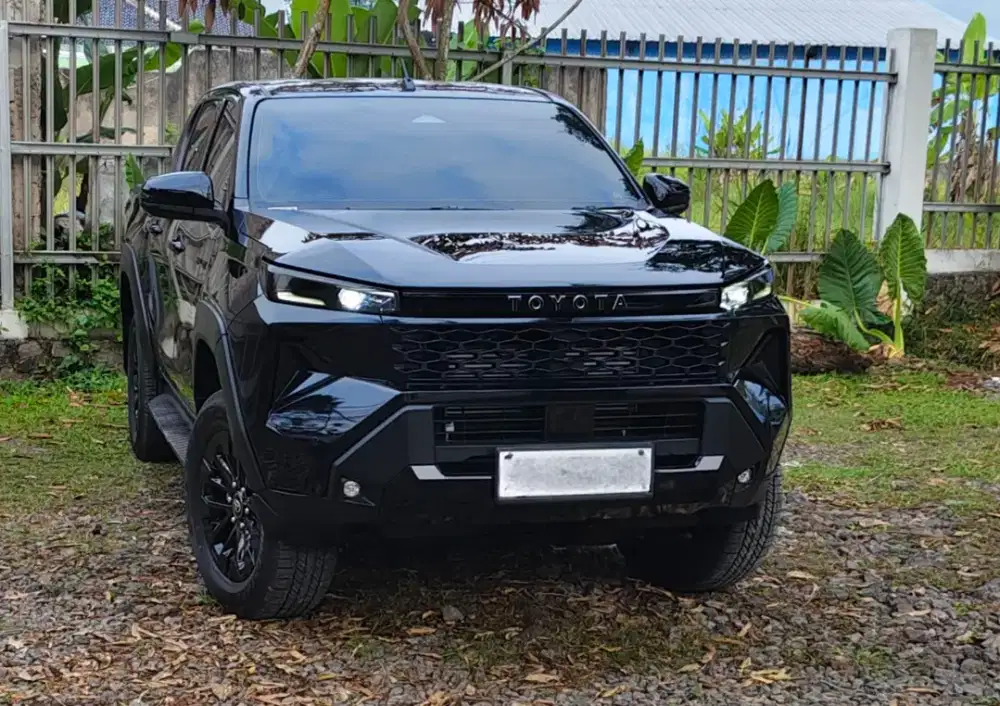 HILUX TRAVO tipe V AT 2.8 terbaru ( gak perlu indent )