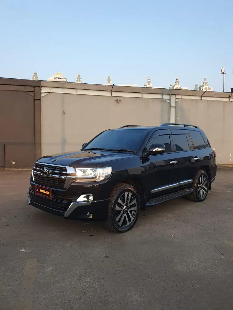 TOYOTA LAND CRUISER VXR200 2013