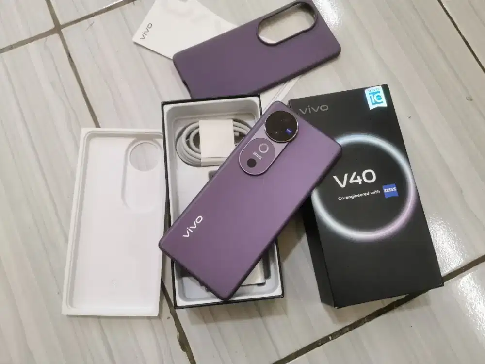 Vivo V40
Ram 12+12/256