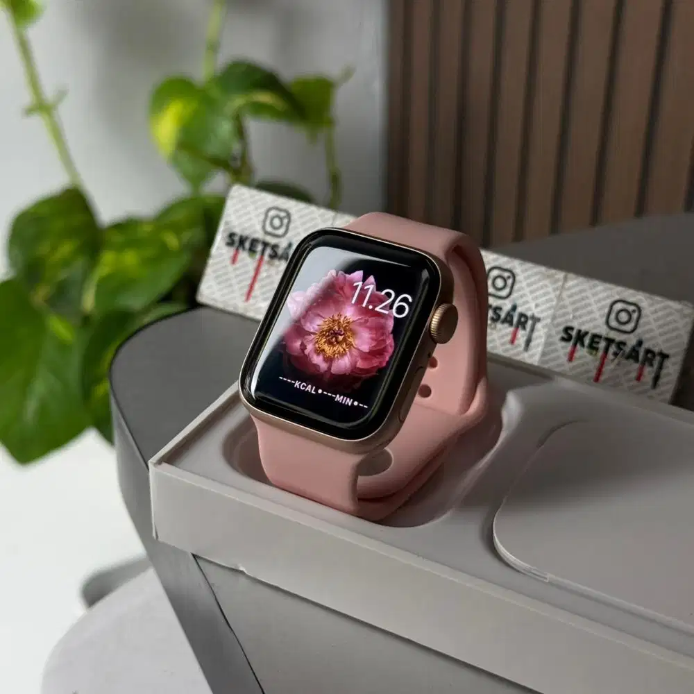 Apple Watch Series SE Gen 1 40mm Gold iwatch Mulus