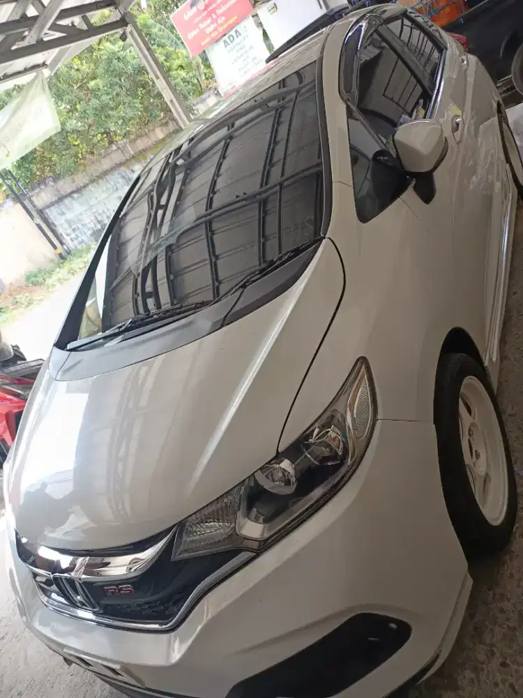 Dijual mobil kesayangan Honda Jazz