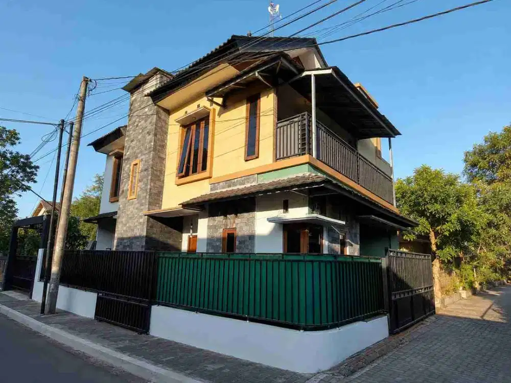 DIJUAL RUMAH 2 LANTAI MINIMALIS STRATEGIS DEKAT PAMELA  DI PURWOMARTANI