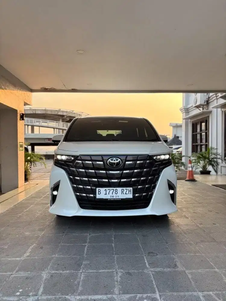Alphard 2.5 G Hybrid 2024