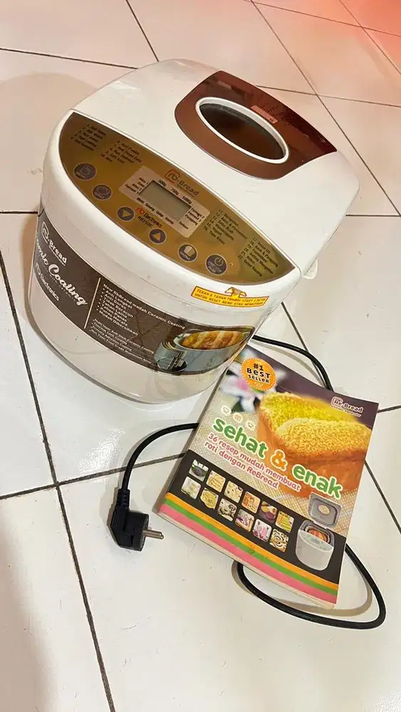 Mesin pembuat roti bread maker
