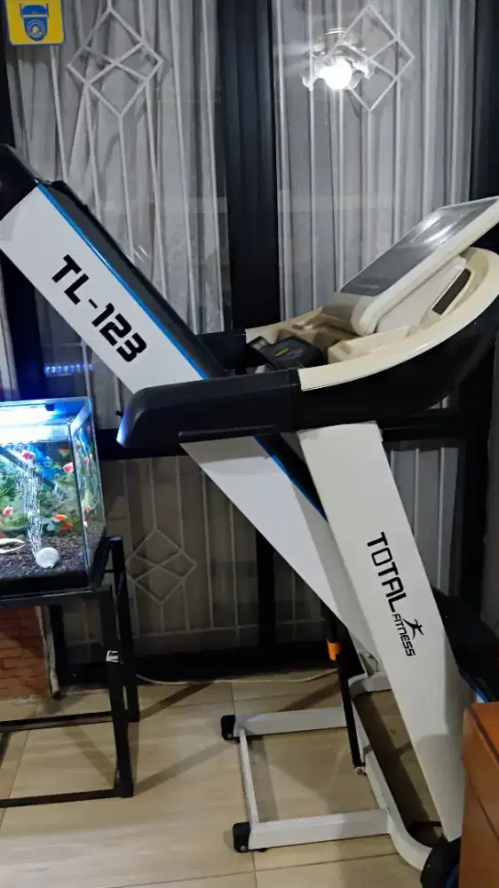 Treadmill Total Fitness TL-123 Lipat Auto Incline - Mulus Normal