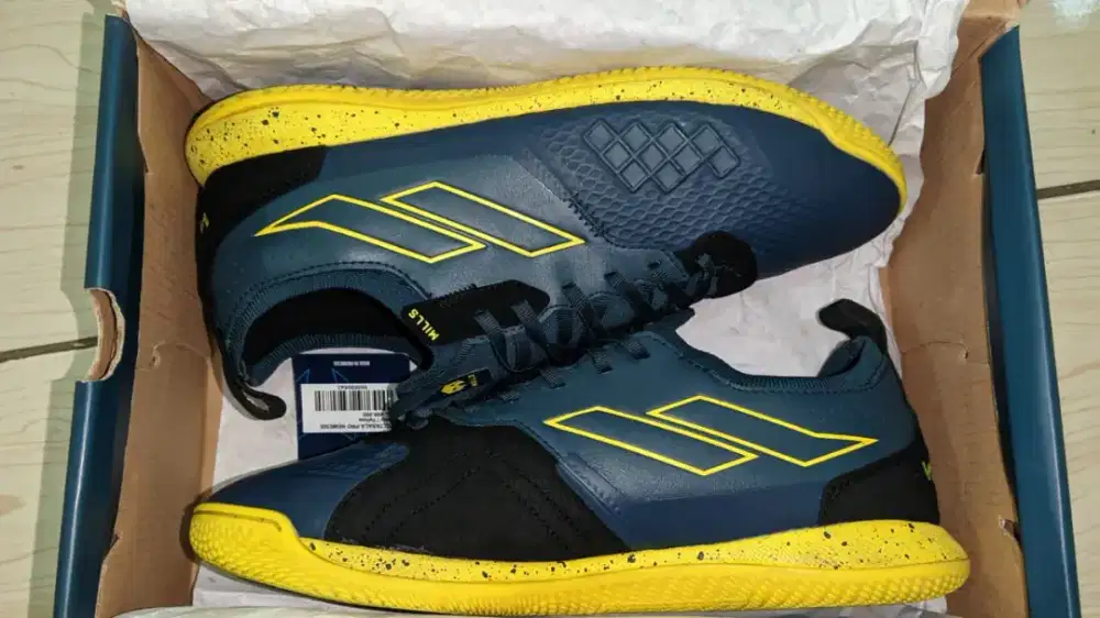 sepatu futsal mills voltasala pro nemesis
